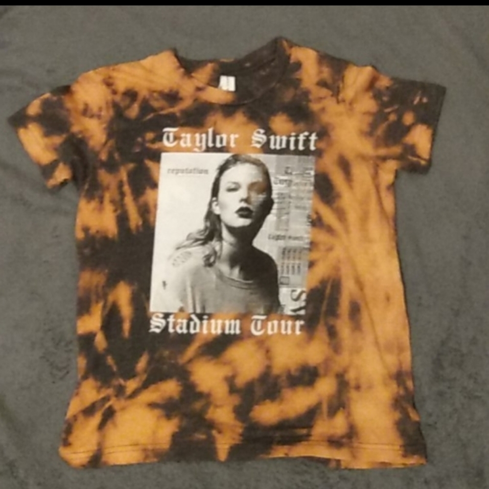 Taylor swift stadium tour shirt